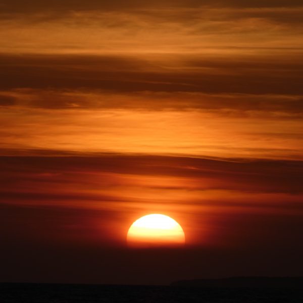 coucher de soleil couleur feu, longeville-sur-mer