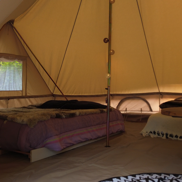la tribu de l'océan, tipis vu de l'intérieur